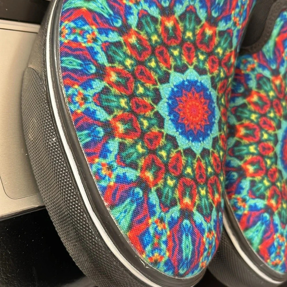 Yes We Vibe Slip on Kaleidoscope Blue Size Women's 9 - Picture 2 of 6